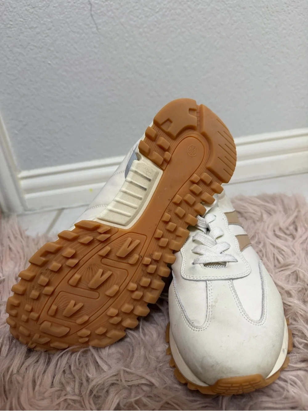 N/A stylish cream